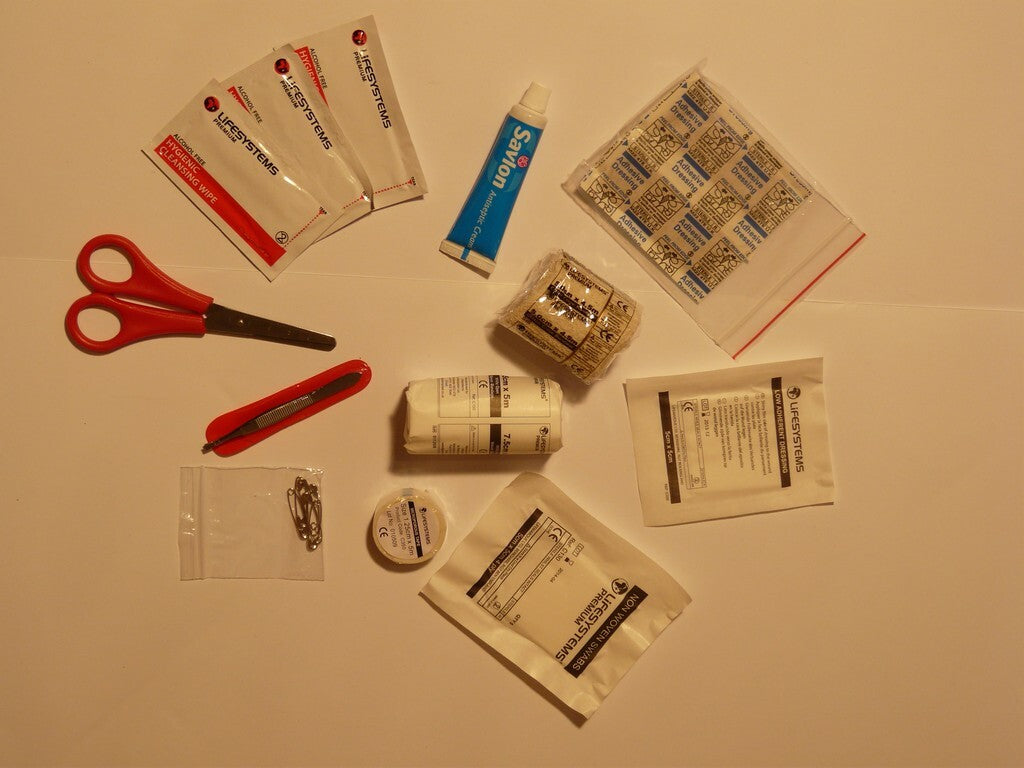 LittleLife Cestovní lékárnička do kapsy Mini First Aid Kit