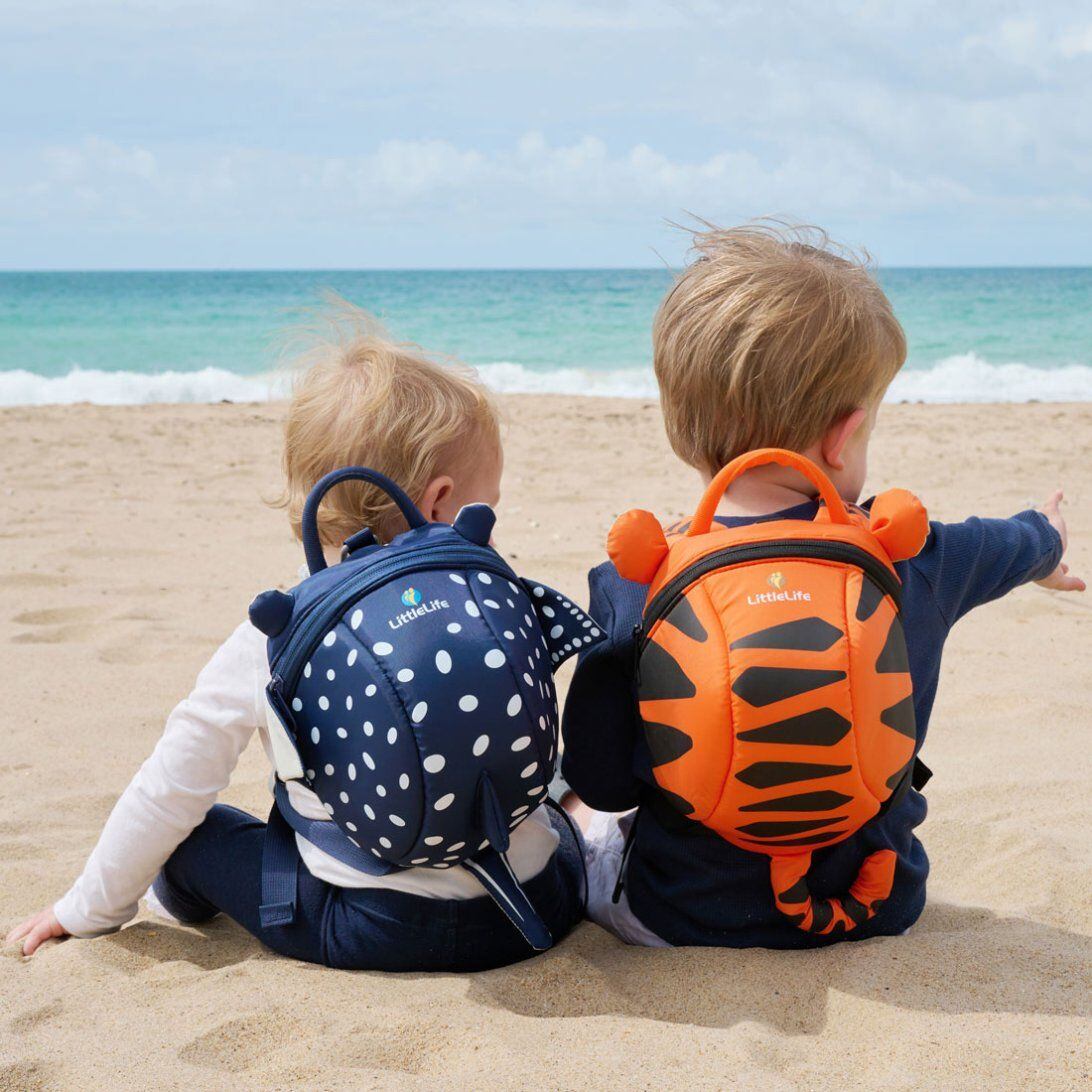 LittleLife Dětský batoh s bezpečnostním vodítkem Recycled stingray 2 l