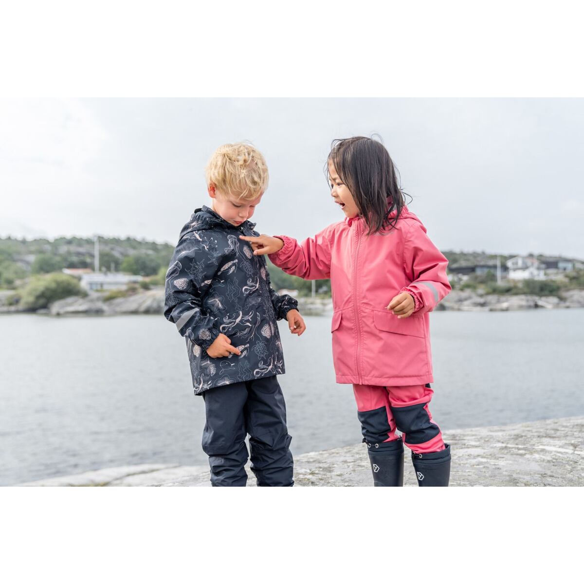 Didriksons Dětská nepromokavá bunda Norma ocean navy - ROSTOUCÍ